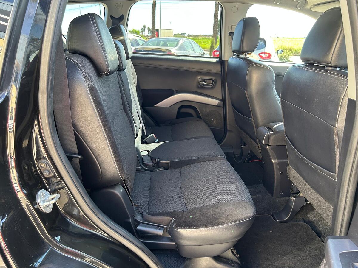 MITSUBISHI OUTLANDER 2.2 TDI AUTO 4X4 SPANISH LHD IN SPAIN 165000 MILES 7 SEATS 2010